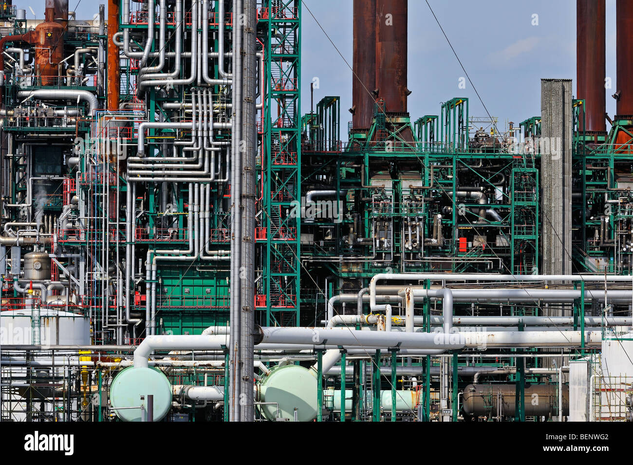 Raffinerie de pétrole dans l'industrie pétrochimique dans le port d'Anvers, Belgique Banque D'Images