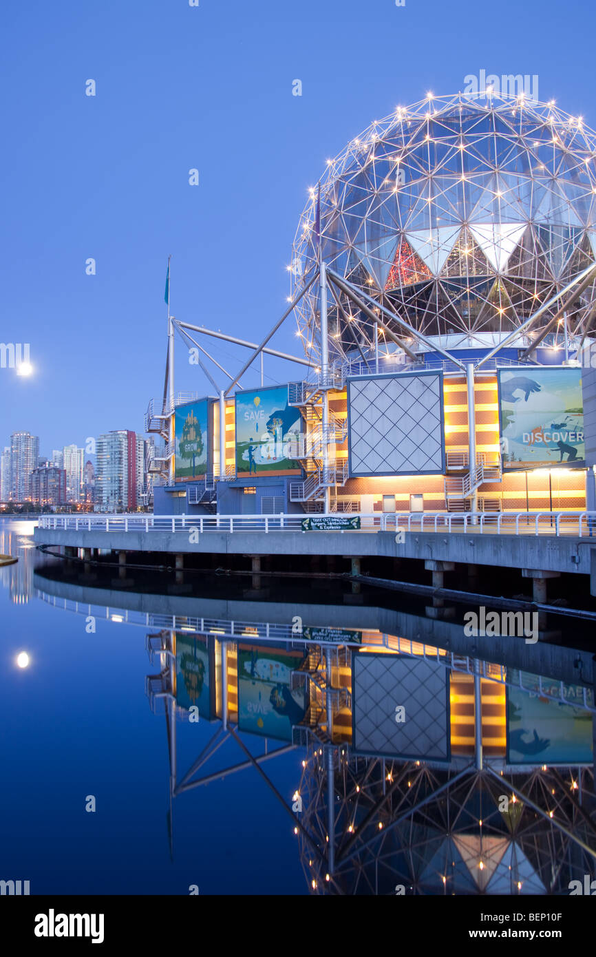 Vancouver's World of Science dans la nuit Banque D'Images