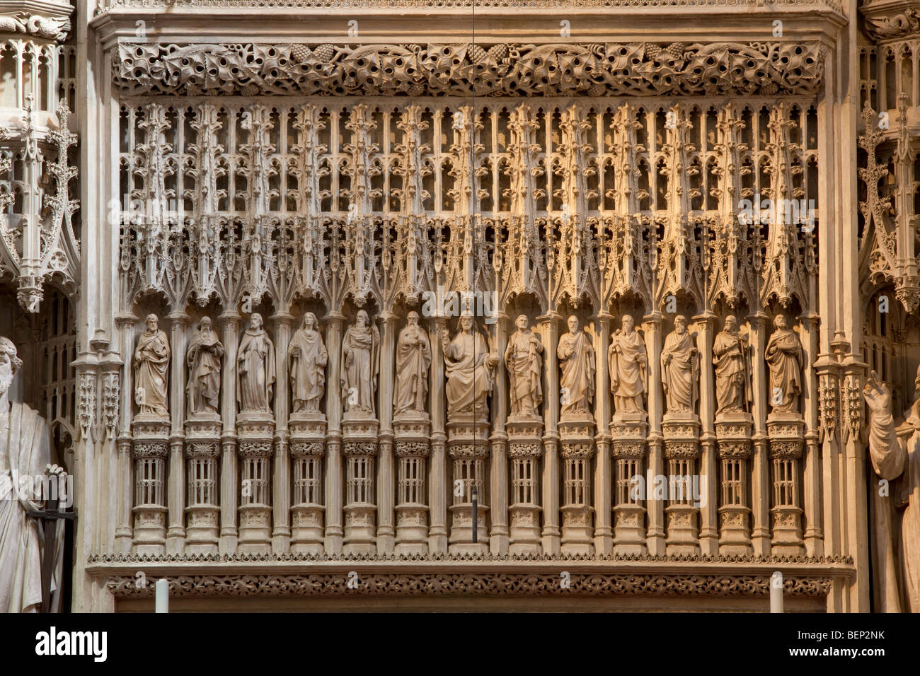 C'est un merveilleux exemple de la sculpture sur pierre, ce retable est situé dans la magnifique cathédrale de St Alban dans le Hertfordshire, Royaume-Uni. Banque D'Images