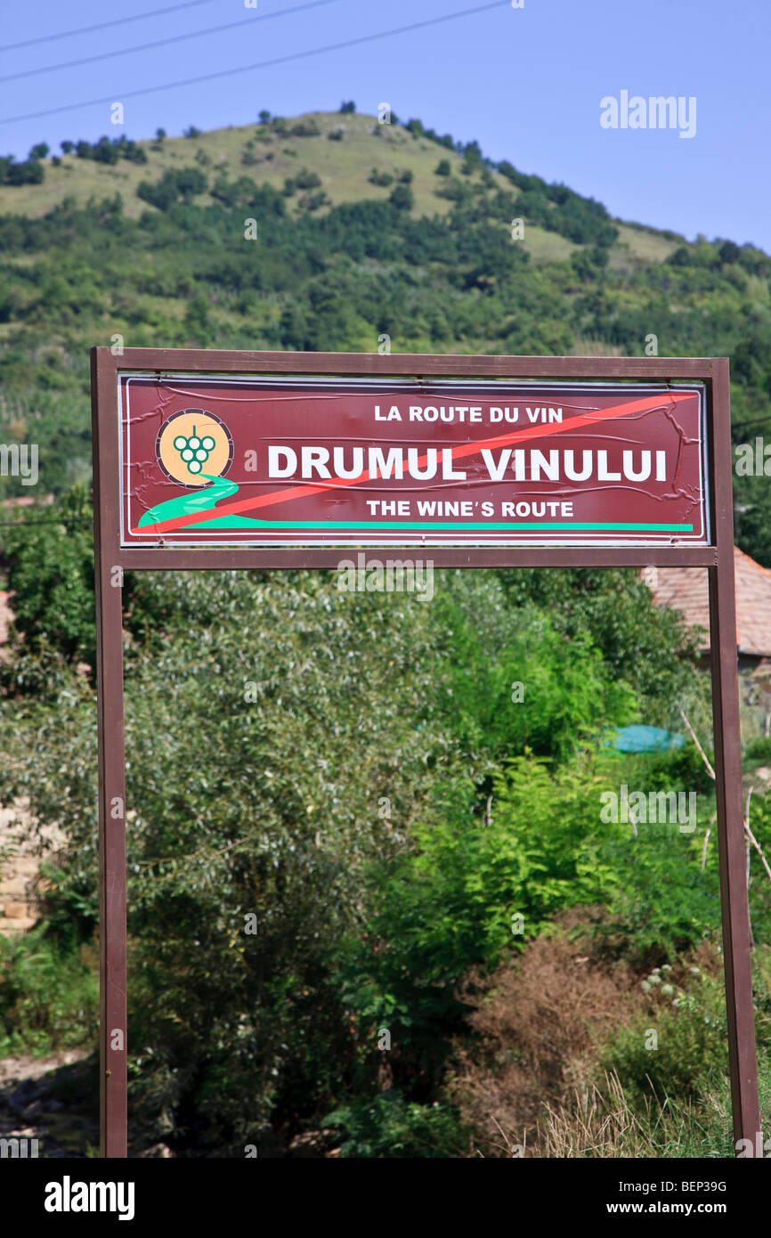 Route du vin route près de marqueur de domaine Telna Telna, dans village, département d'Alba, en Transylvanie, Roumanie. Banque D'Images