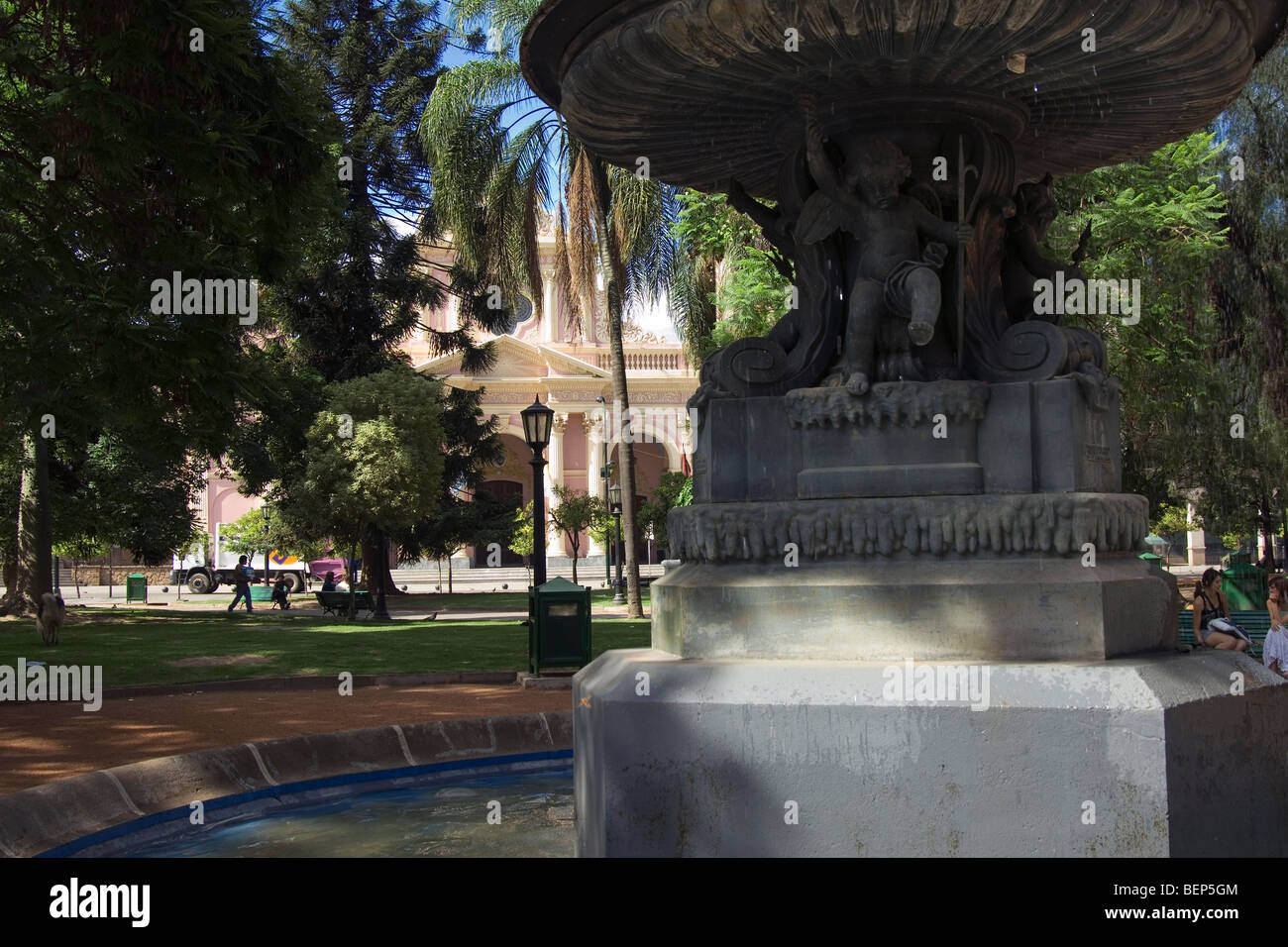 Plaza 9 de Julio, fontaine, Salta, Argentine Banque D'Images