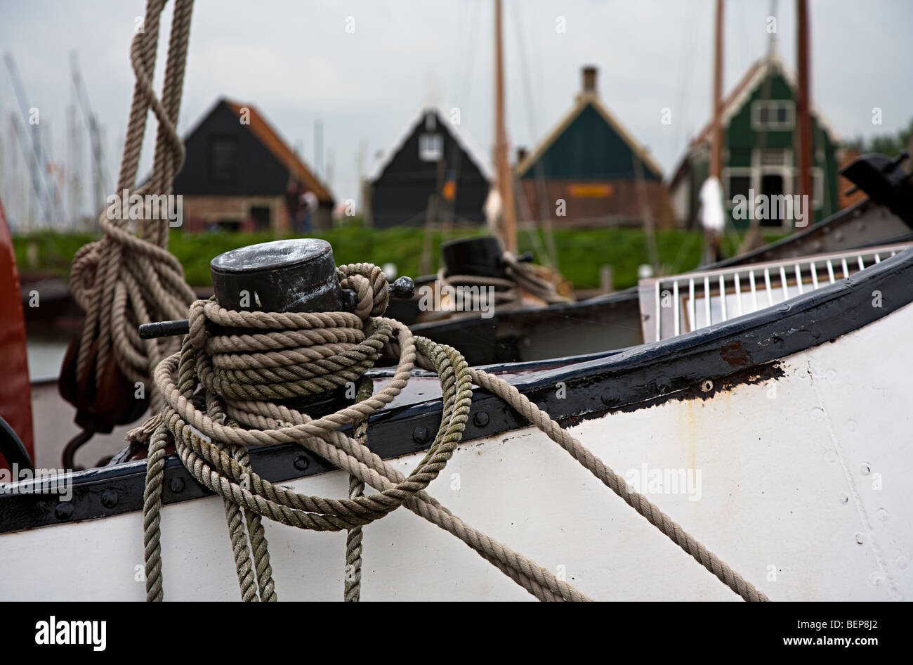 Cabanes de pêche et voile Zuiderzeemuseum Enkhuizen Pays-Bas Banque D'Images