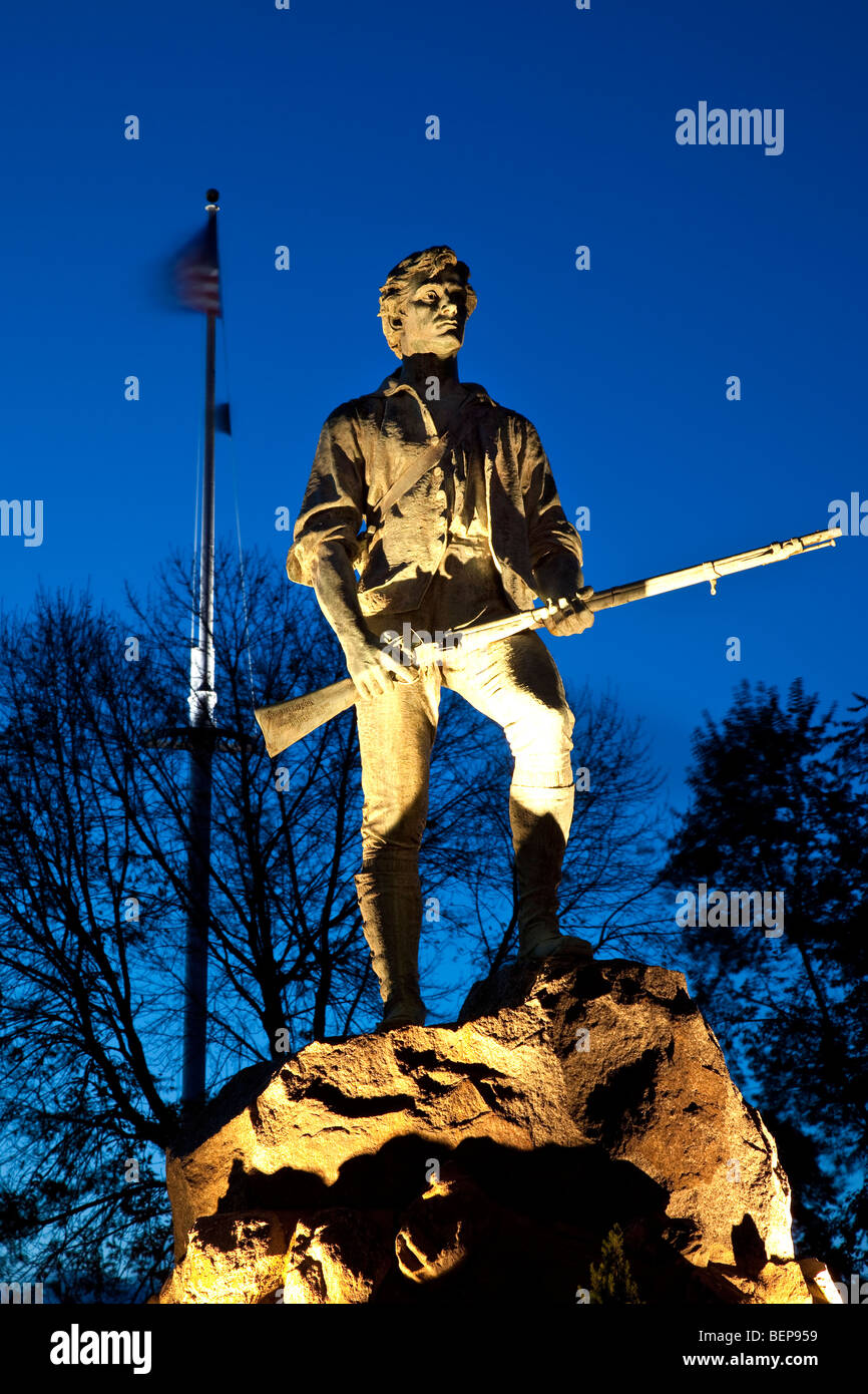 Statue de Lexington Lexington Minuteman au crépuscule, Massachusetts USA Banque D'Images