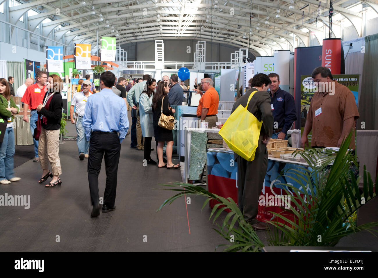 West Coast Green 2009 exposition dédiée à l'innovation verte, la création et le design à Fort Mason, San Francisco, Californie. Banque D'Images West Coast Green 2009 exposition dédiée à l'innovation verte, la création et le design à Fort Mason, San Francisco, Californie. Banque D'Images