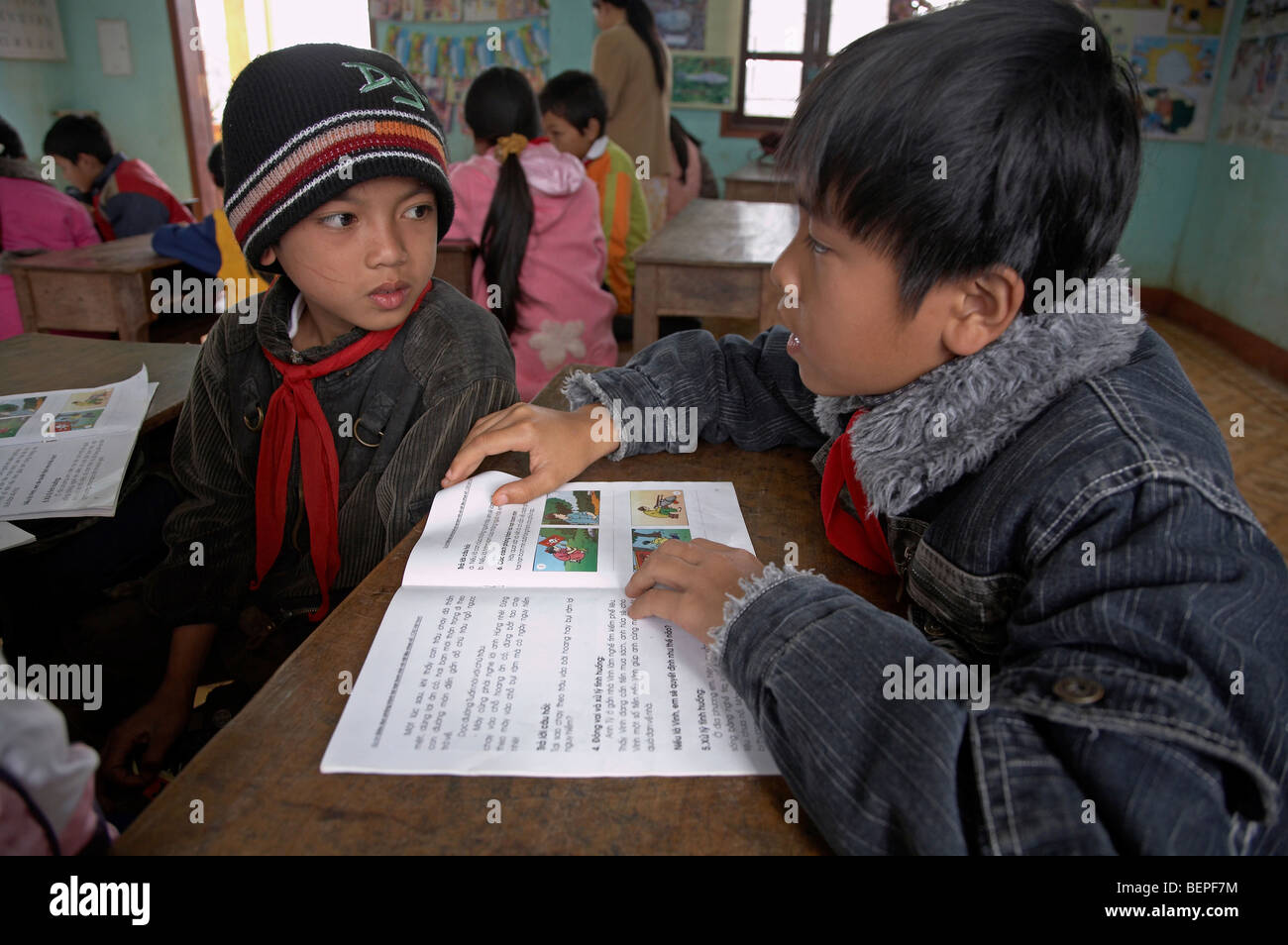 VVIETNAM ou mines bombe non explosée programme de sensibilisation aux risques en Tan Hop école primaire dans la province de Quang Tri. Banque D'Images