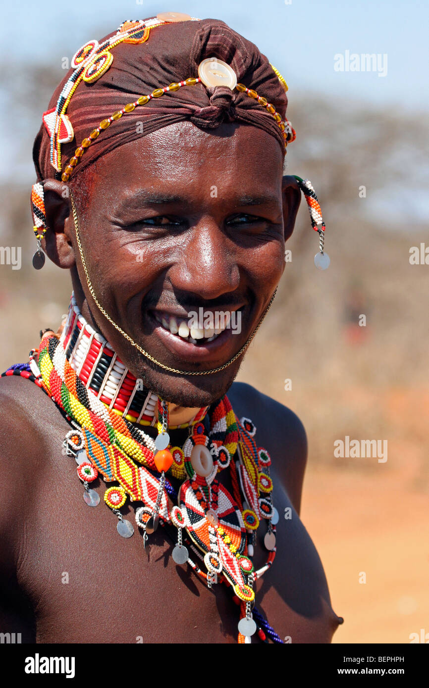 Portrait De Guerrier Samburu En Vetements Traditionnels Kenya Afrique De L Est Photo Stock Alamy