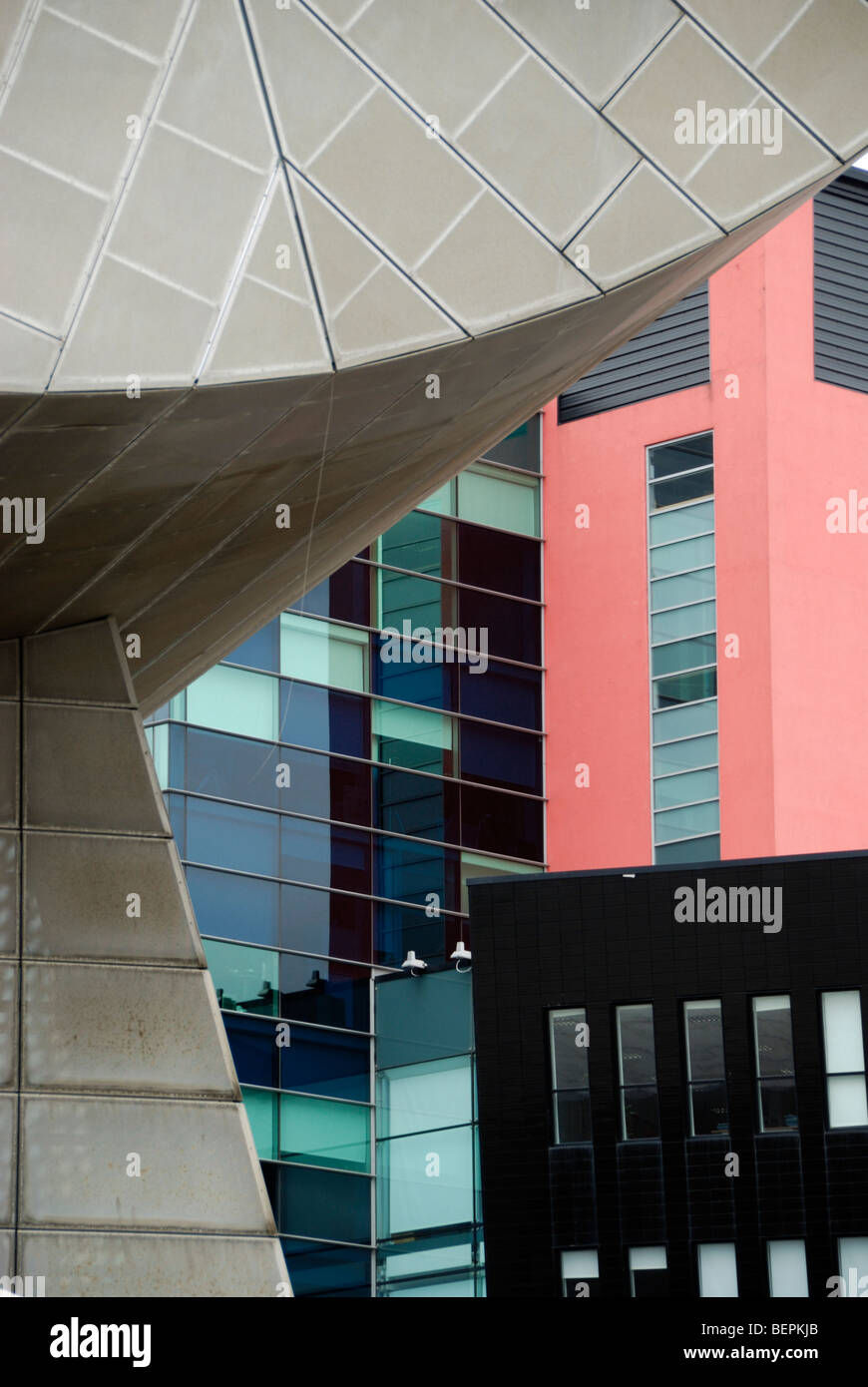 Les bâtiments futuristes à Salford Quays, Manchester, Angleterre, RU Banque D'Images