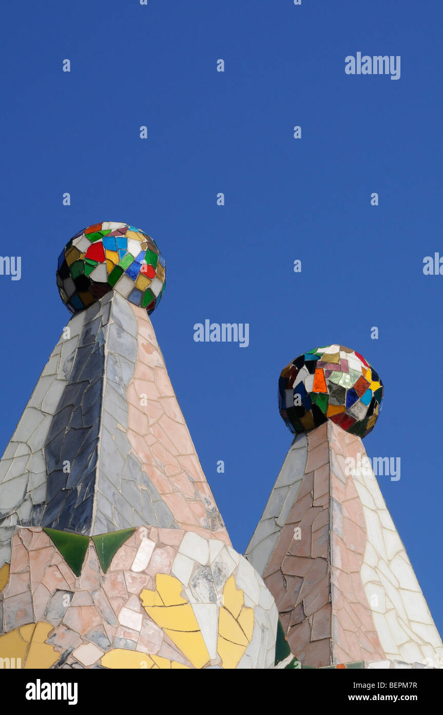 Le toit coloré de la Casa Batllo,un chef-d'œuvre architectural de créateur moderniste Antoni Gaudi à Barcelone, Espagne. Banque D'Images