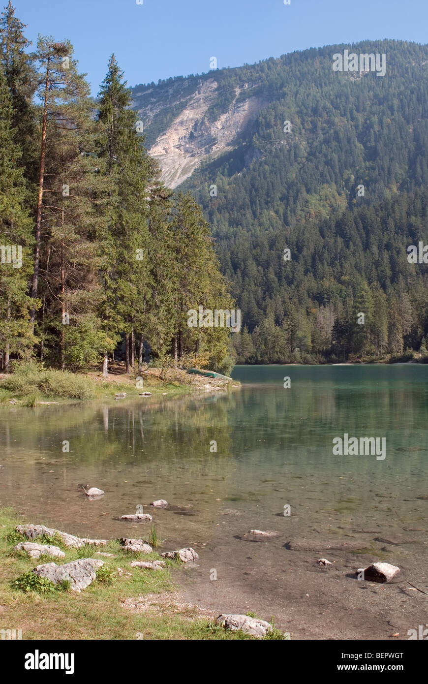 Lac de Tovel , Parc Naturel Adamello Brenta, Trentin-Haut-Adige, Italie Banque D'Images