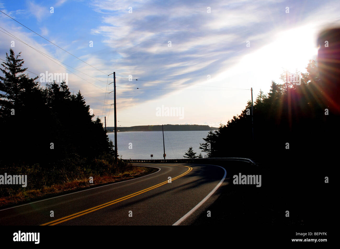 En courbe route menant jusqu'à East Lawrencetown beach Banque D'Images