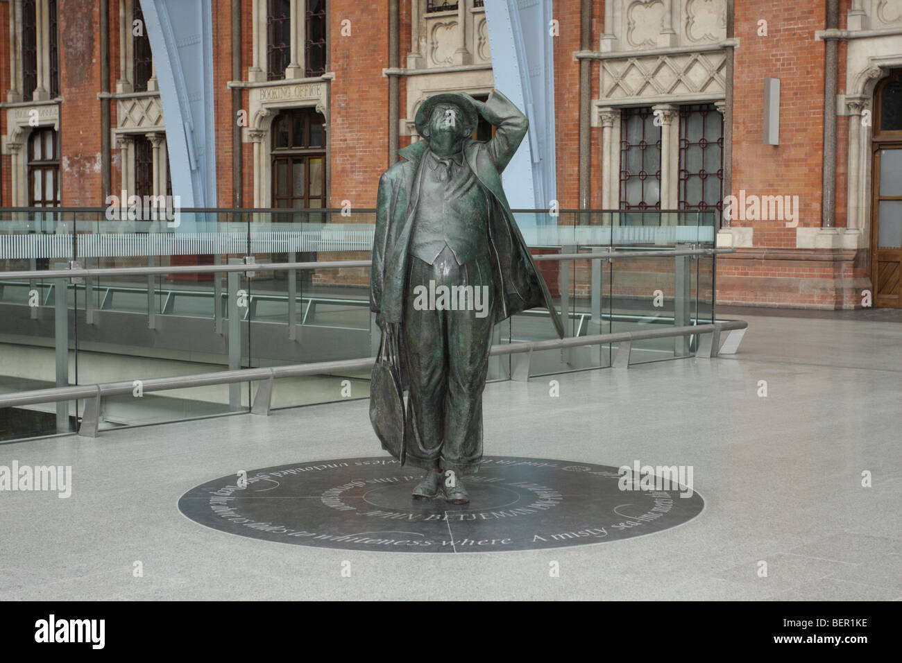 Statue de Sir John Betjeman à St Pancras. Banque D'Images