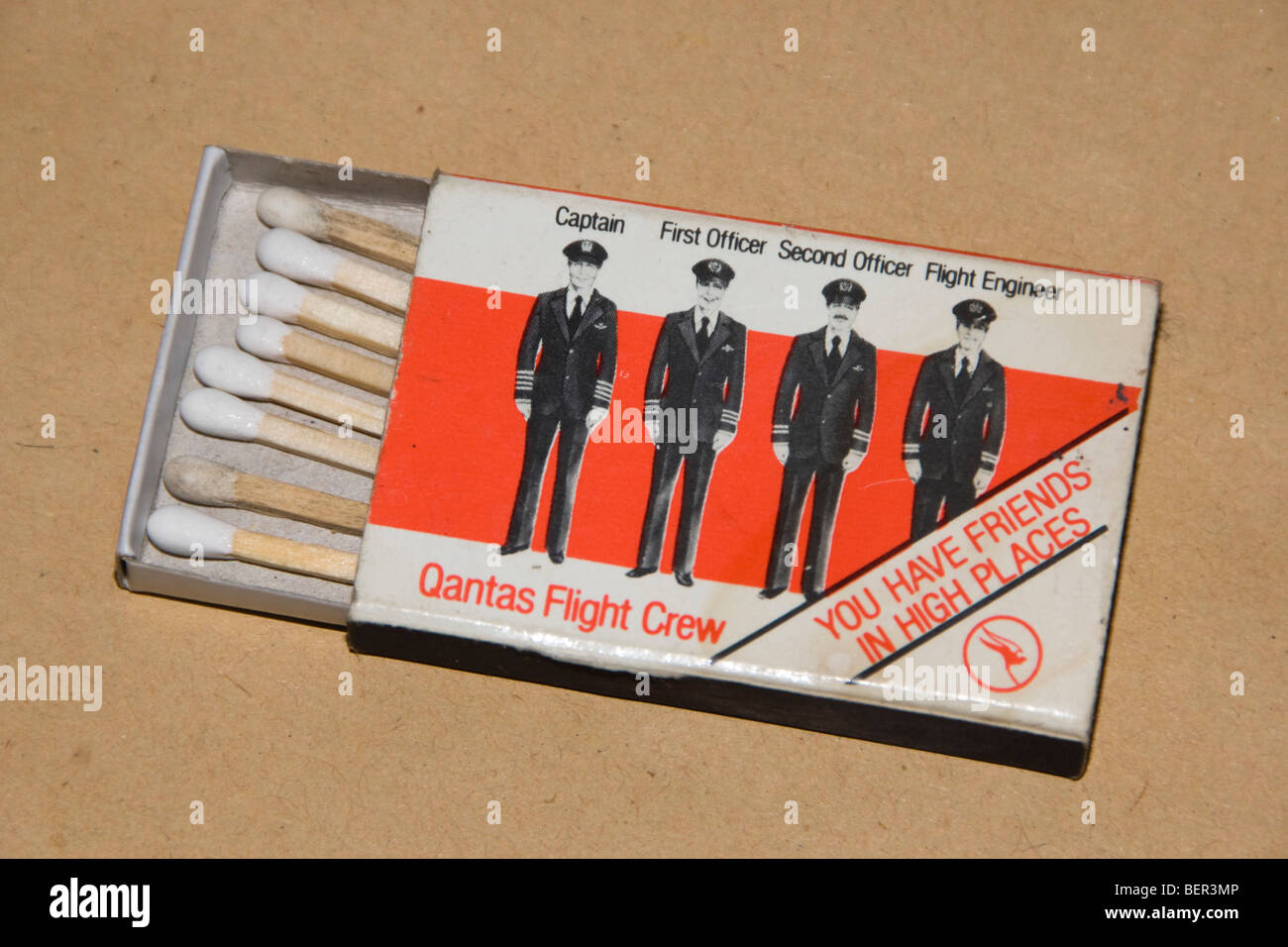 Cadeau gratuit pour les flyers - 1960 pack de Qantas correspond à adapté à l'éclairage votre cigarette pendant votre vol long courrier Banque D'Images