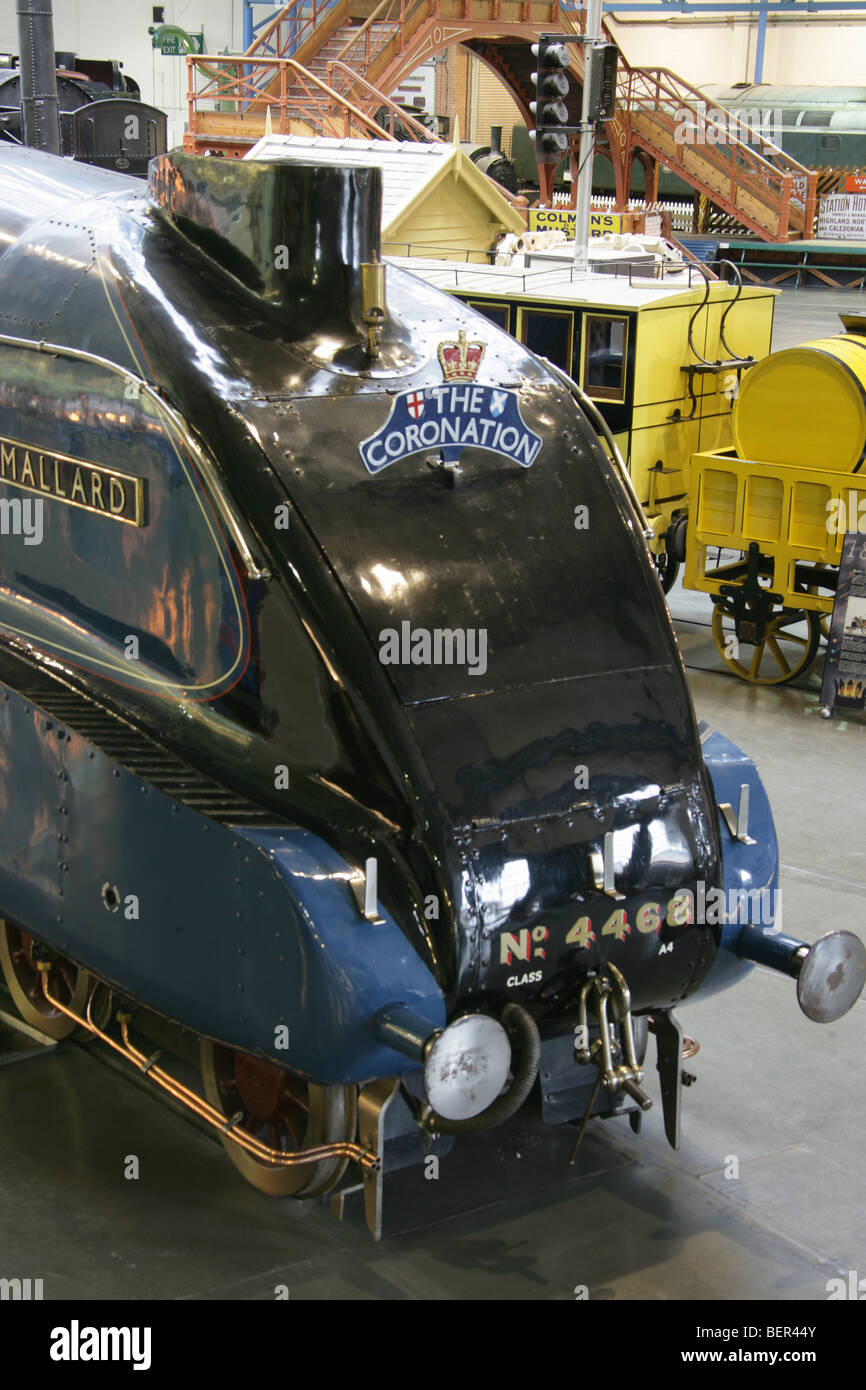 Le moteur de la locomotive Mallard au National Railway Museum's Great Hall. Banque D'Images