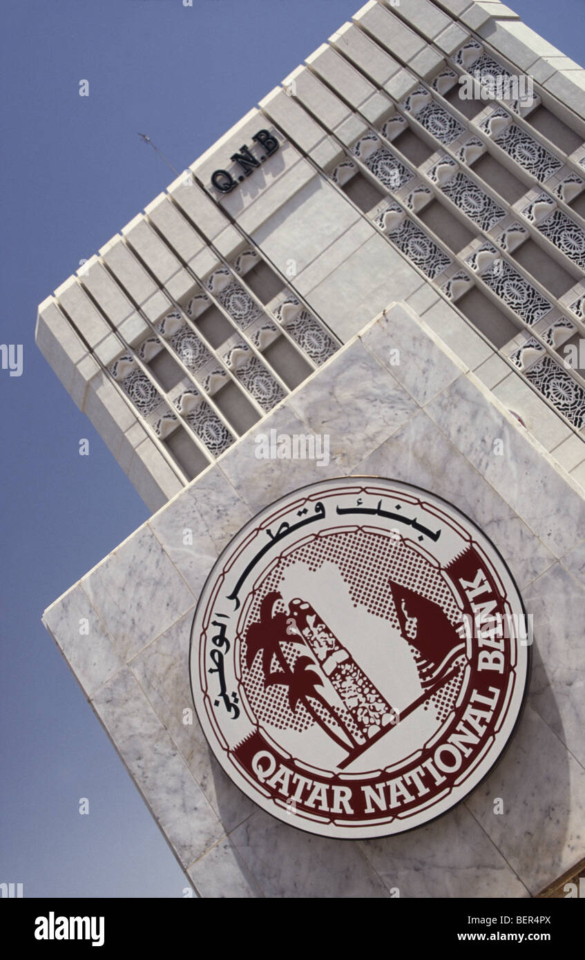 Banque nationale de Doha Qatar Sign building Banque D'Images