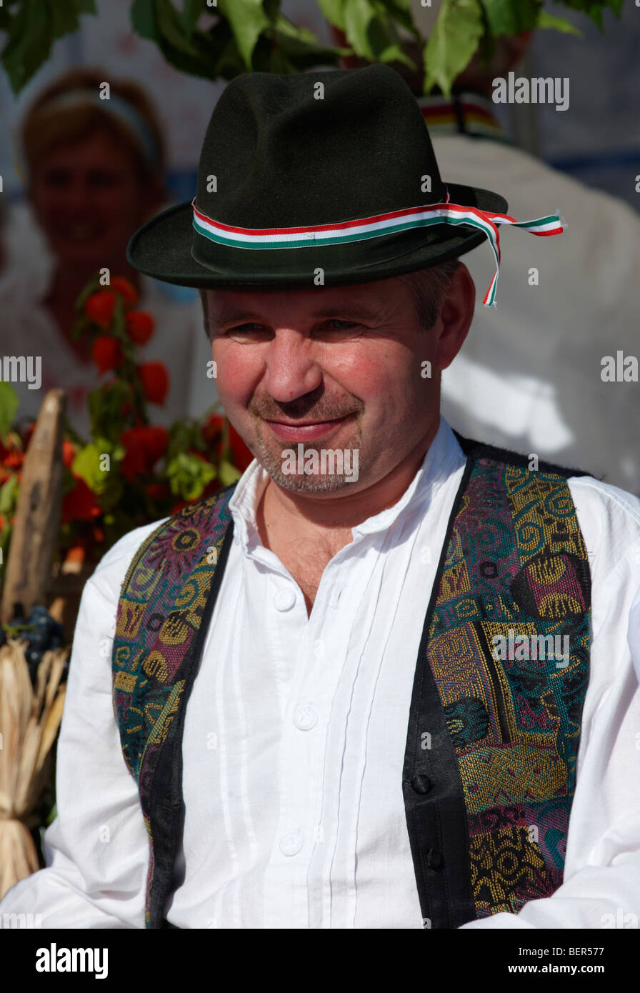 L'homme en costume régional traditionnel hongrois - Hongrie Banque D'Images