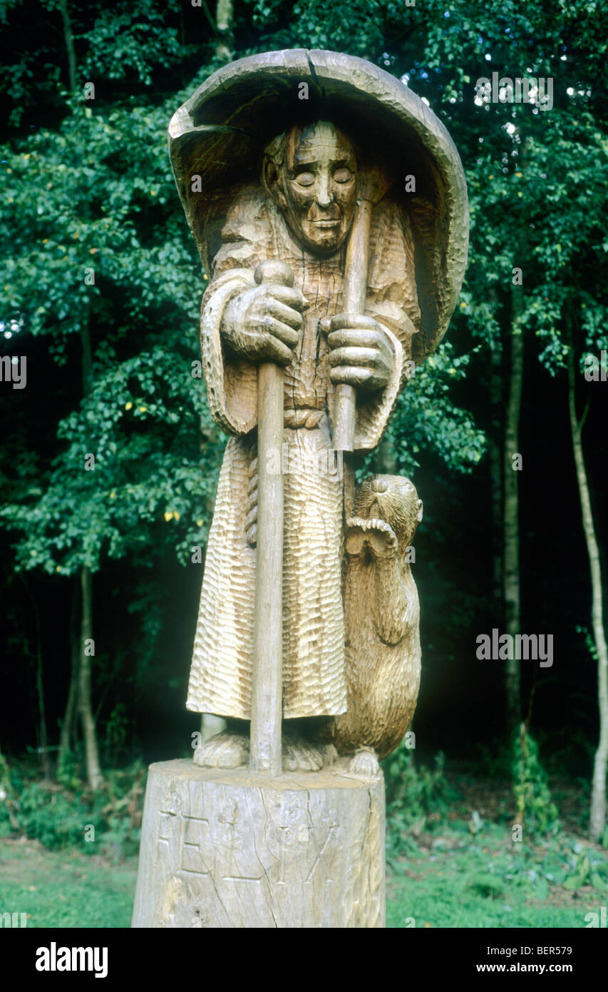 Statue sculptée en bois saint Félix, Sandringham Estate, Norfolk England UK figure English Saint Saints carving Banque D'Images