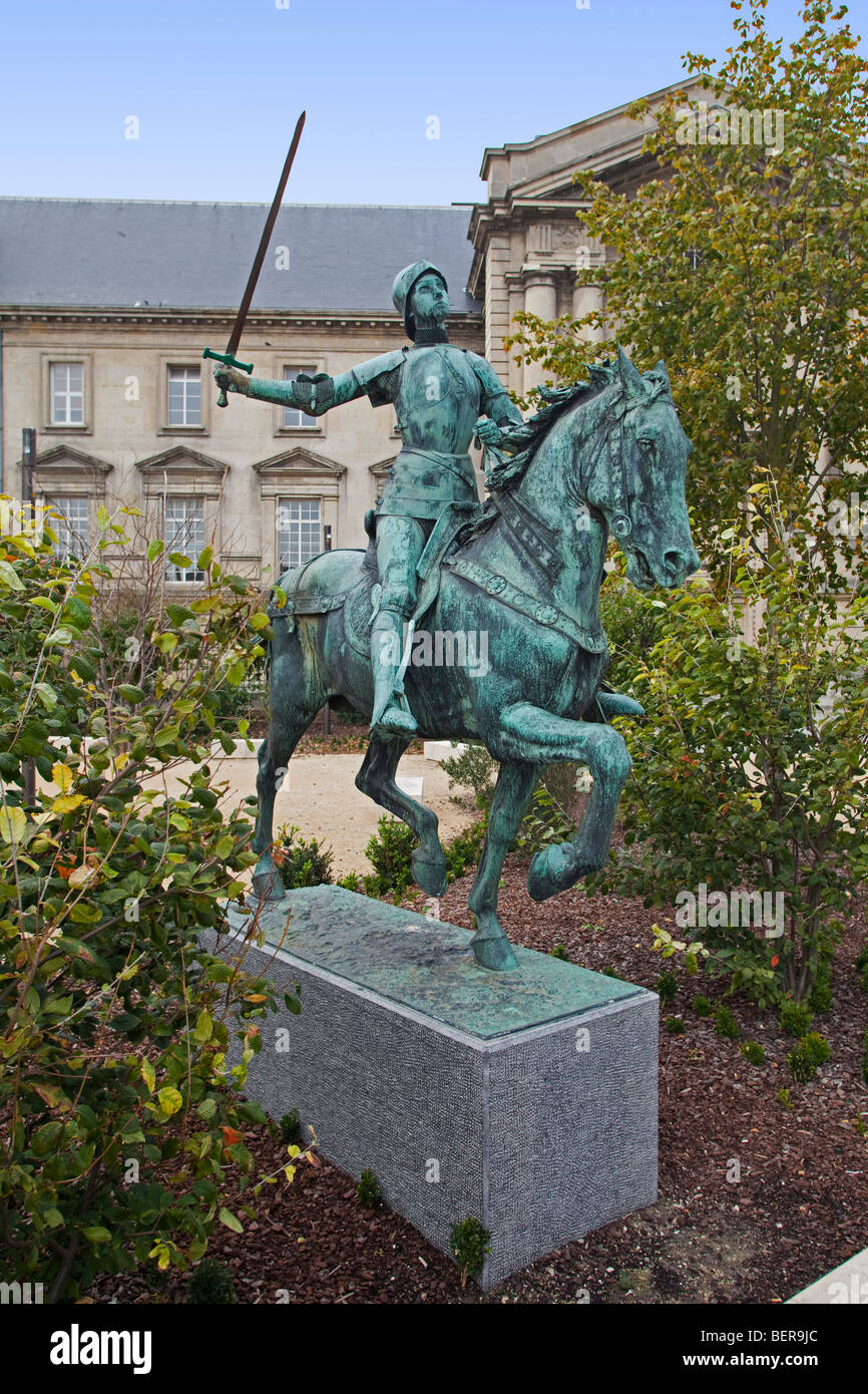 Joan arc statue reims cathedral Banque de photographies et d’images à