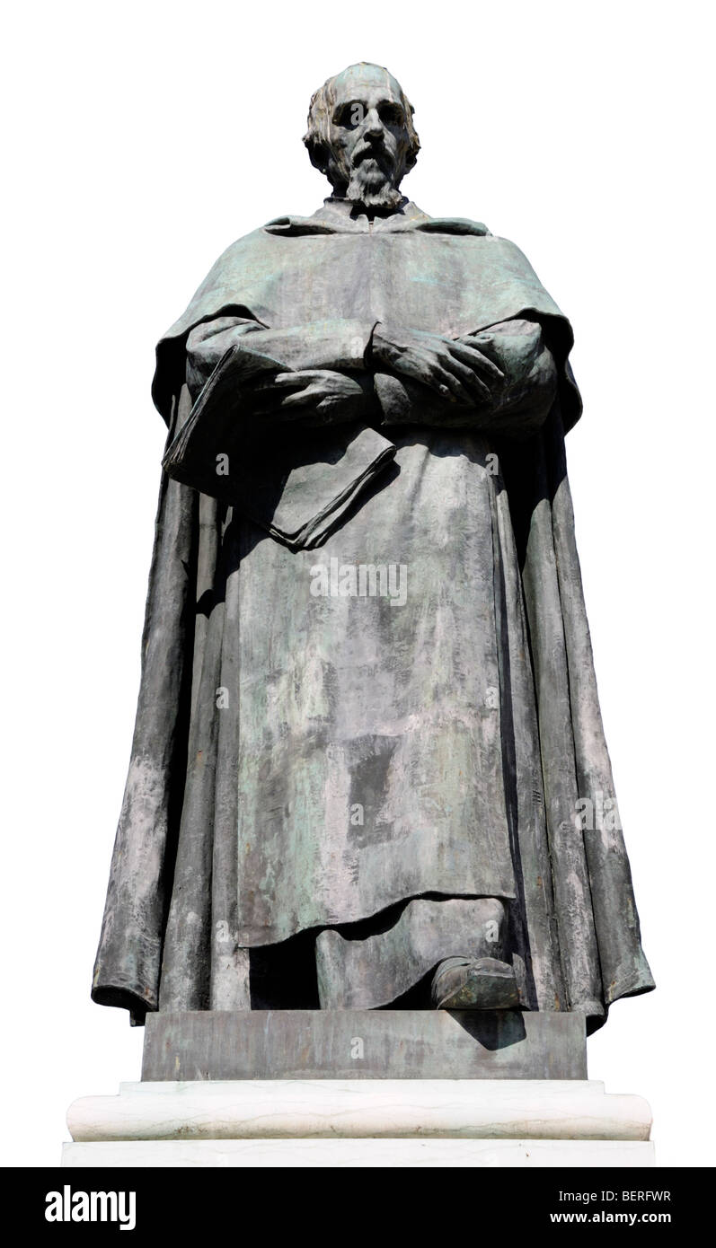 Venise, Vénétie, Italie. Campo S. Fosca. Statue de Paolo Sarpi (historien, chercheur, et théologien ; 1552-1623) Banque D'Images