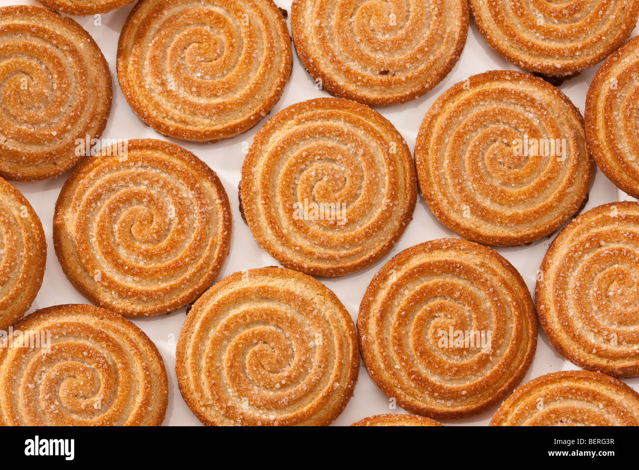 Série alimentaire : sucre sucré décoration pâtisserie savoureuse sur la plaque Banque D'Images