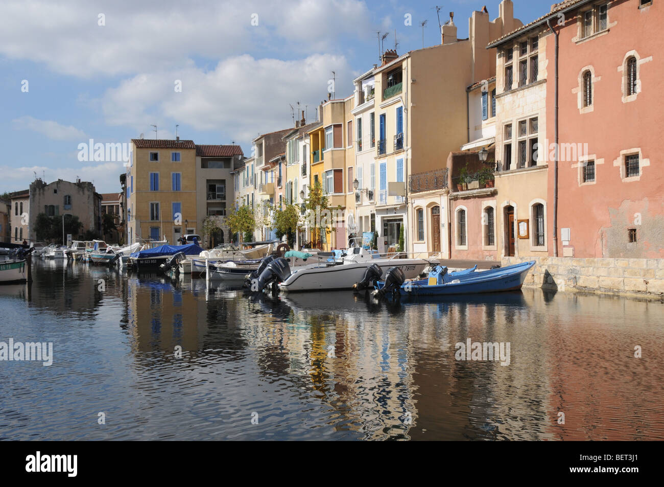 Le quai et port de "petite Venise" la Venise Provençale, sur la commune de Martigues dans le sud de la France. Banque D'Images