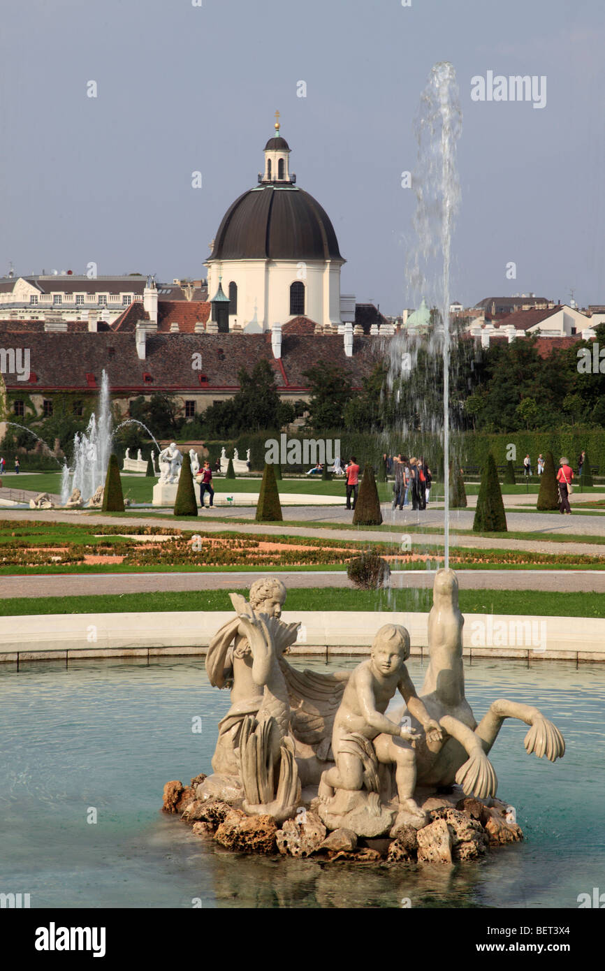 L'Autriche, Vienne, Belvedere Garden, statues, fontaine Banque D'Images