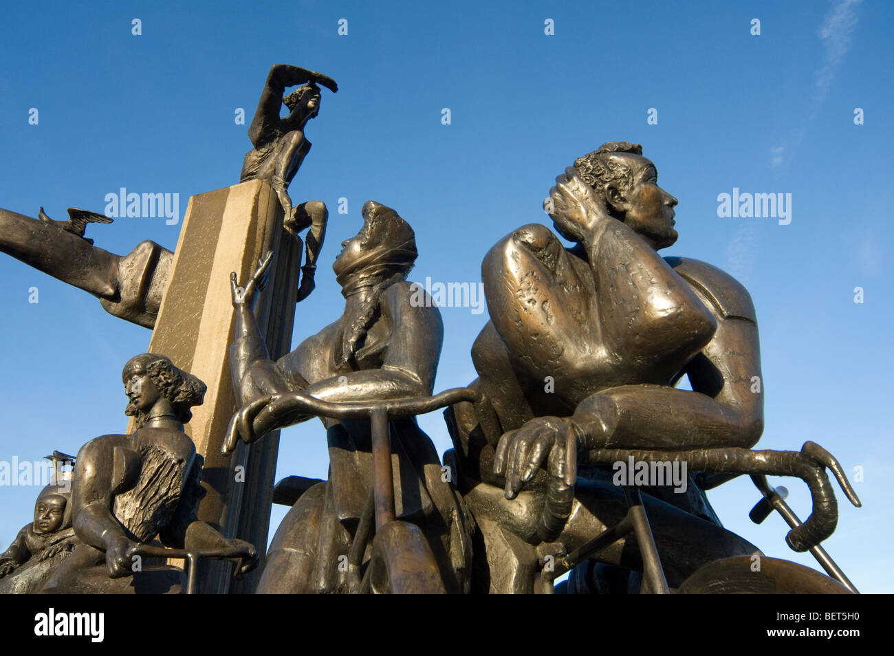 Sculptures avec fontaine à l'Het Zand square dans la ville de Bruges, Flandre occidentale, Belgique Banque D'Images