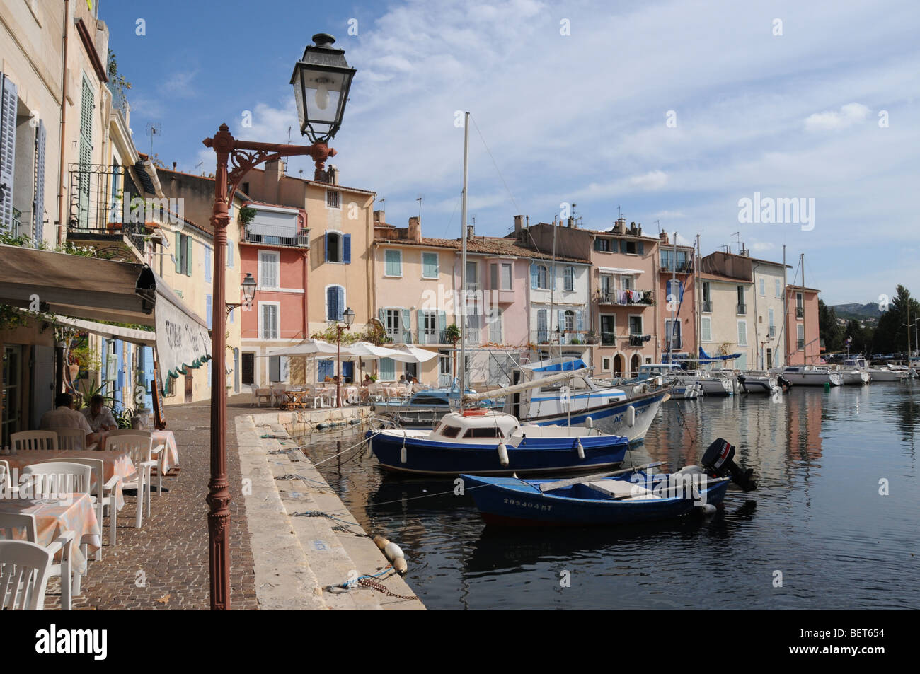 Le quai et port de "petite Venise" la Venise Provençale, sur la commune de Martigues dans le sud de la France. Banque D'Images