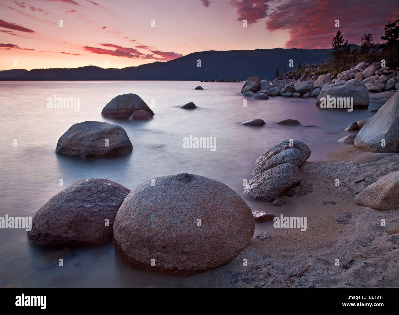 Coucher du soleil à Sand Harbor, Lake Tahoe, Nevada Banque D'Images