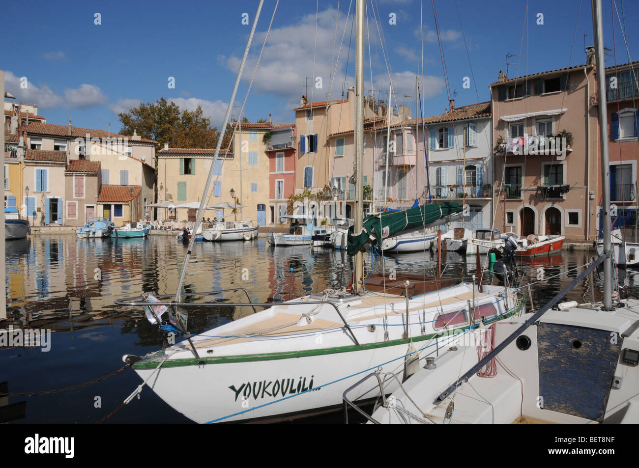 Le quai et port de "petite Venise" la Venise Provençale, sur la commune de Martigues dans le sud de la France. Banque D'Images