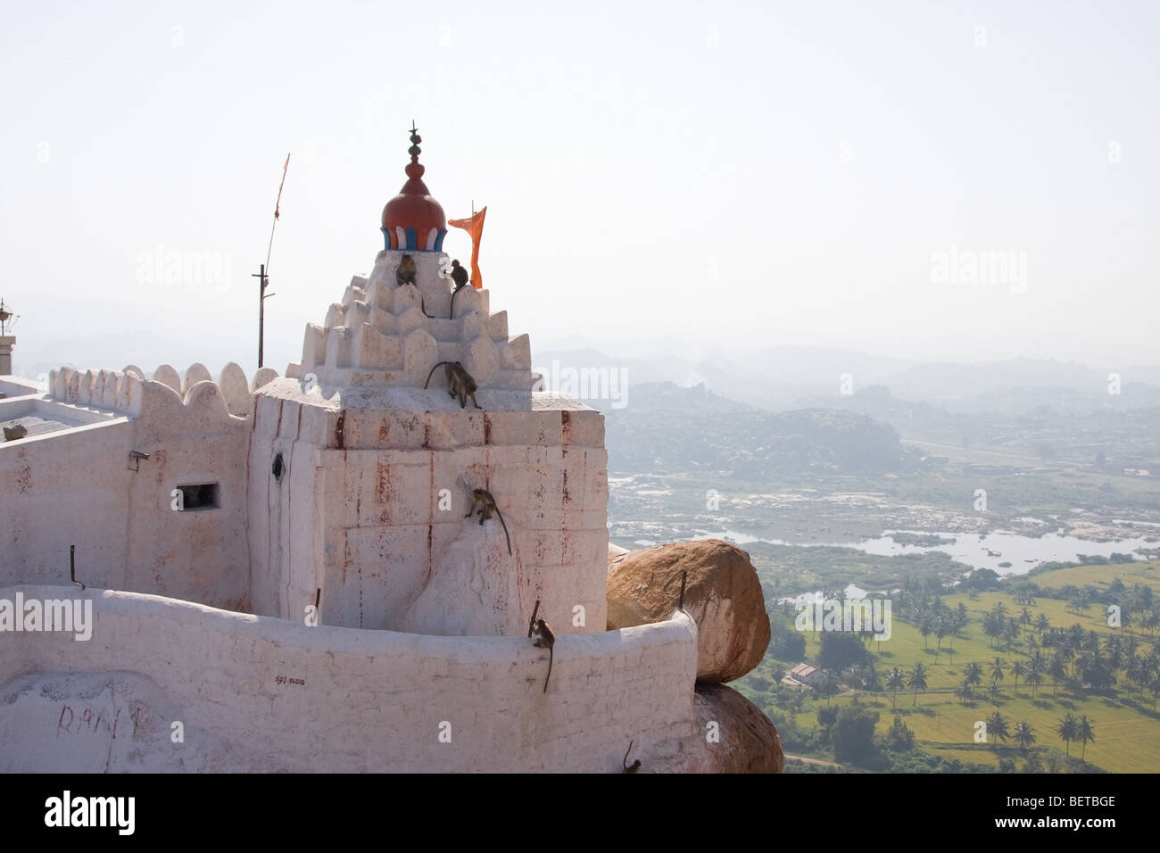 Temple de singe sur le haut de la falaise, l'Inde, Karnataka, Hampi Banque D'Images