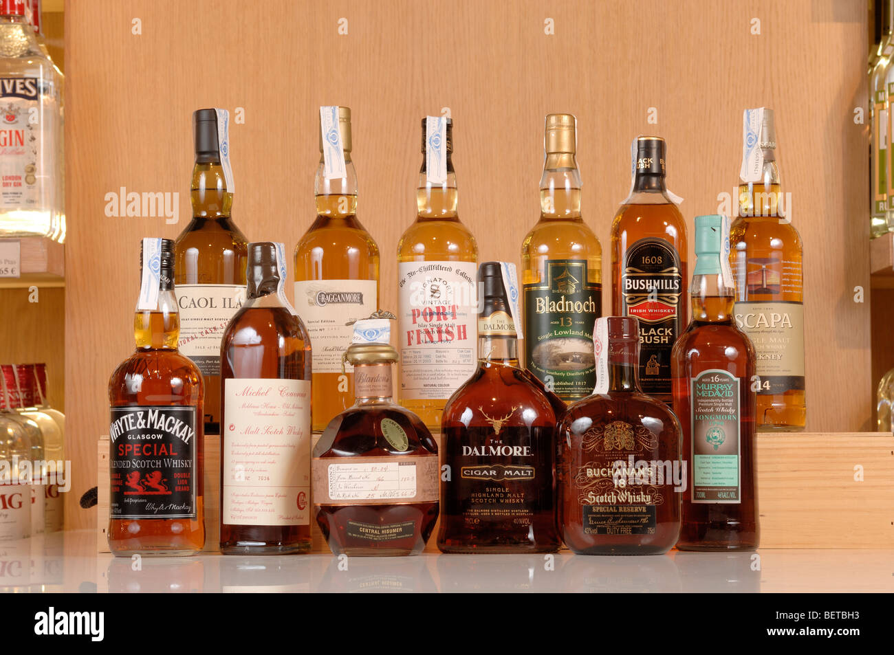 bouteilles de whisky Banque D'Images