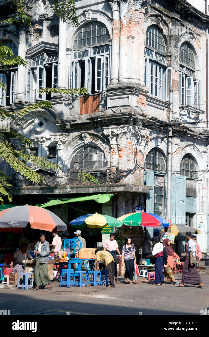 Le MYANMAR (BIRMANIE) vieux vestiges d'architecture coloniale britannique au centre-ville de Yangon (Rangoon) Photo © Julio Etchart Banque D'Images