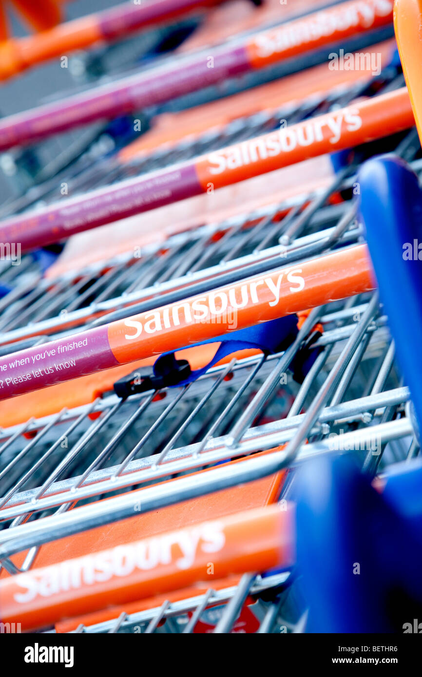 Supermarché Sainsburys trollies Banque D'Images