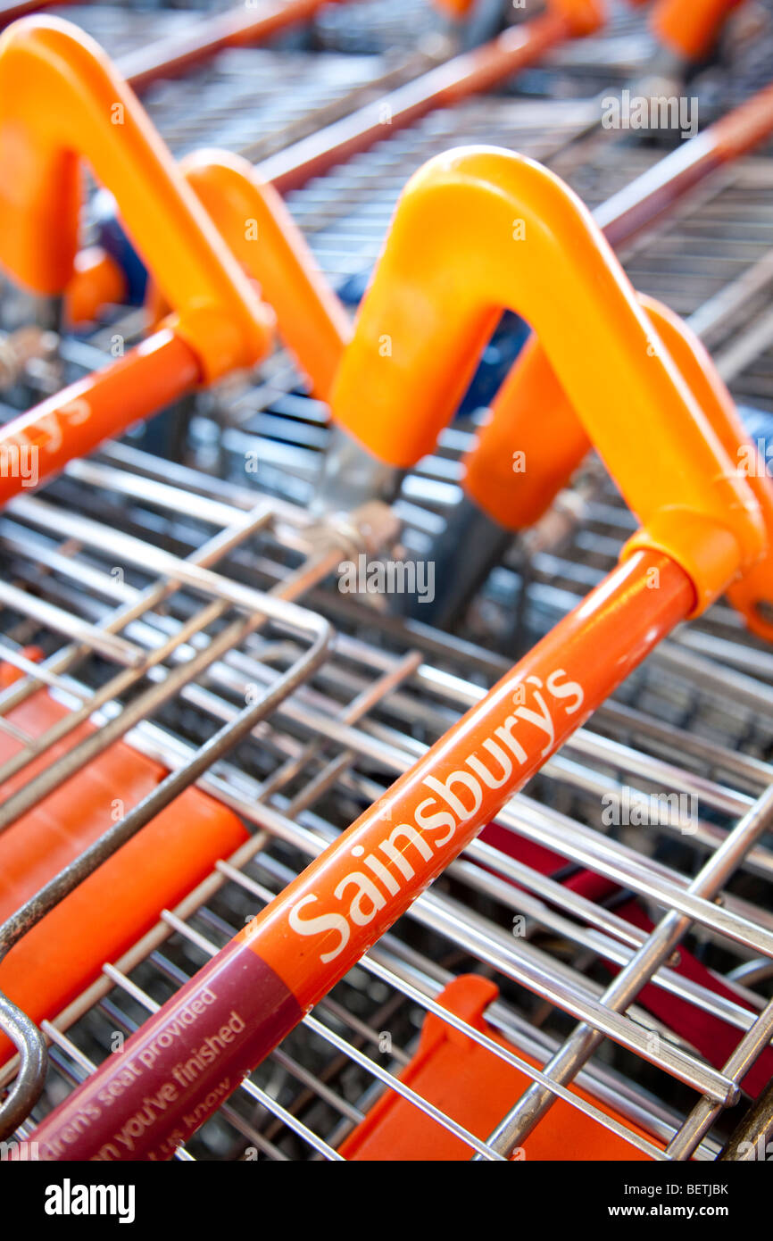 Supermarché Sainsburys trollies Banque D'Images