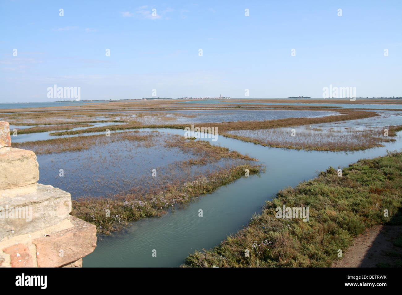 Satellite et du marais salant de l'île de la lagune de Venise de Lazzaretto Nuovo Banque D'Images
