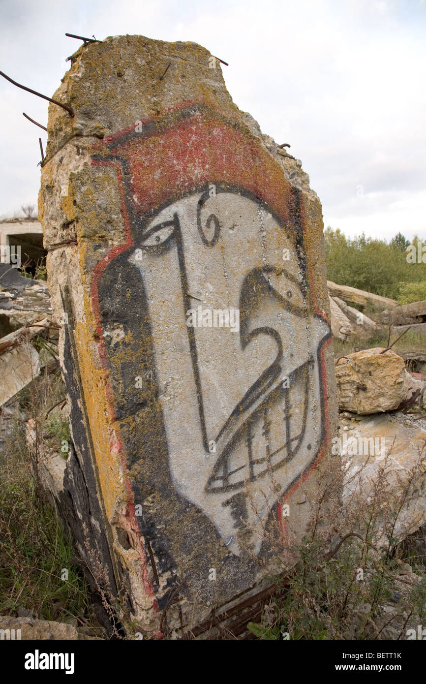 Graffiti sur mur de bâtiment démoli Banque D'Images