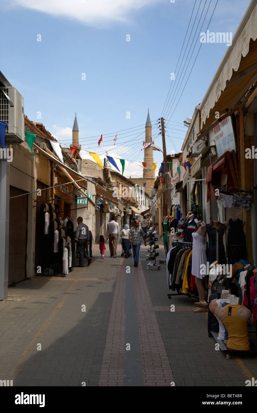 Arasta street shopping area menant de poste frontière de la mosquée Selimiye à Chypre-nord Banque D'Images