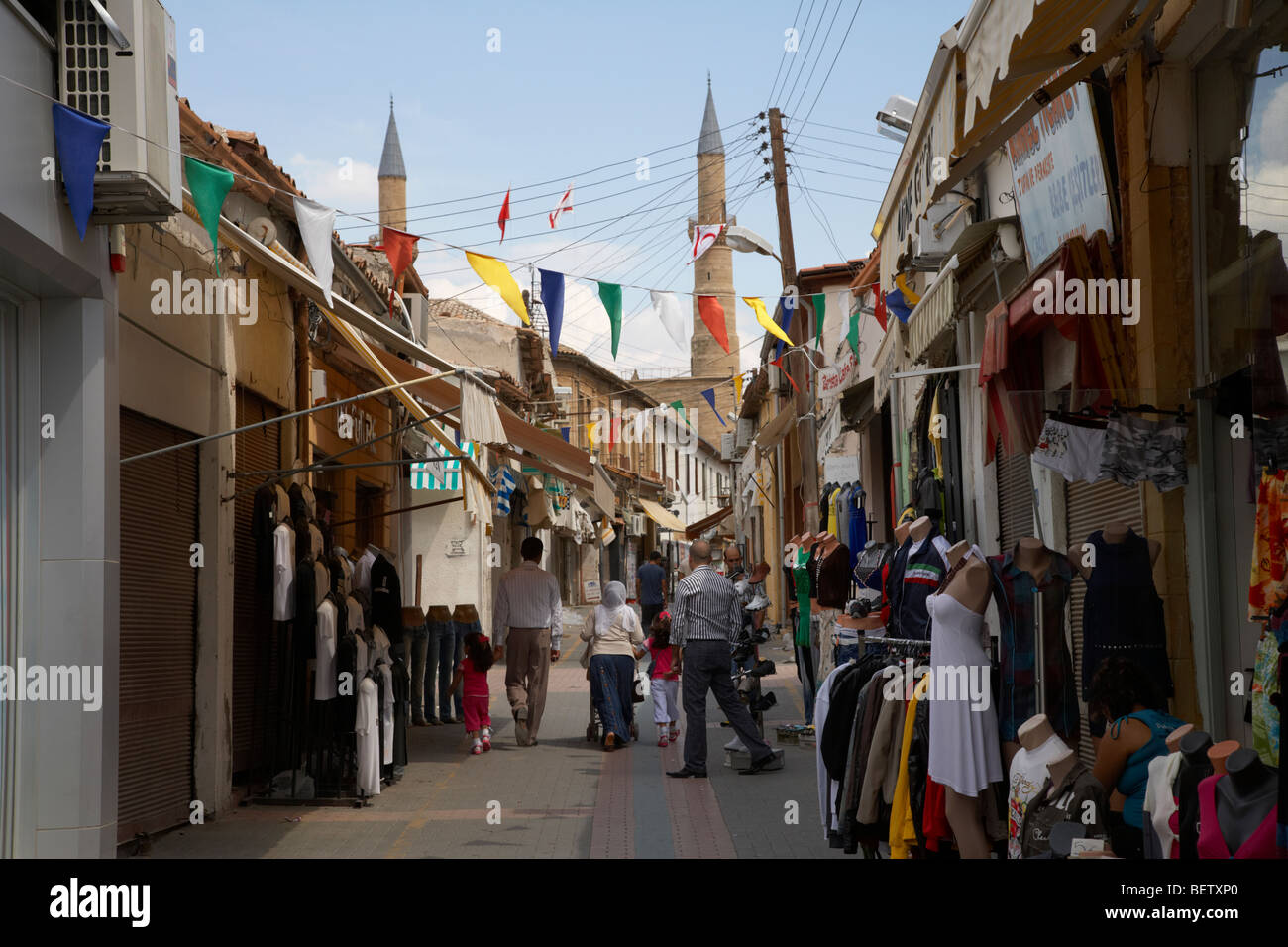 Arasta street shopping area menant de poste frontière de la mosquée Selimiye à Chypre-nord Banque D'Images