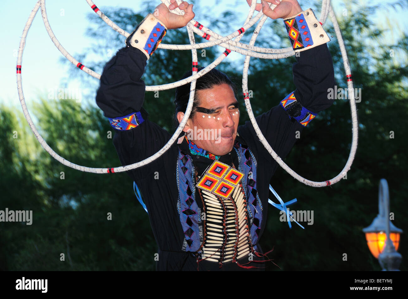 Famille Jonson, danseurs, artistes amérindiens à Tucson répondre vous-même, un festival multi-culturel à Tucson, Arizona, USA. Banque D'Images