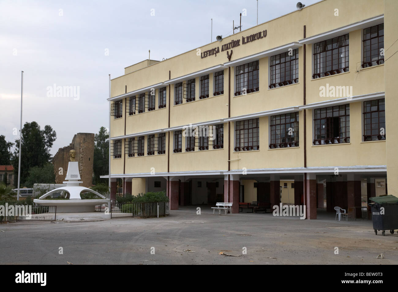 Ataturk lefkosa ilkokulu school à Chypre-nord République turque de Chypre du nord Banque D'Images