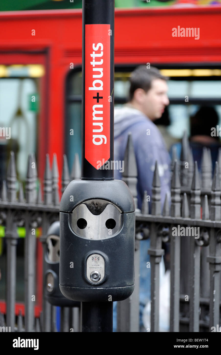 Gum  + Butts bin. Ville de Londres. La Grande-Bretagne. UK Banque D'Images