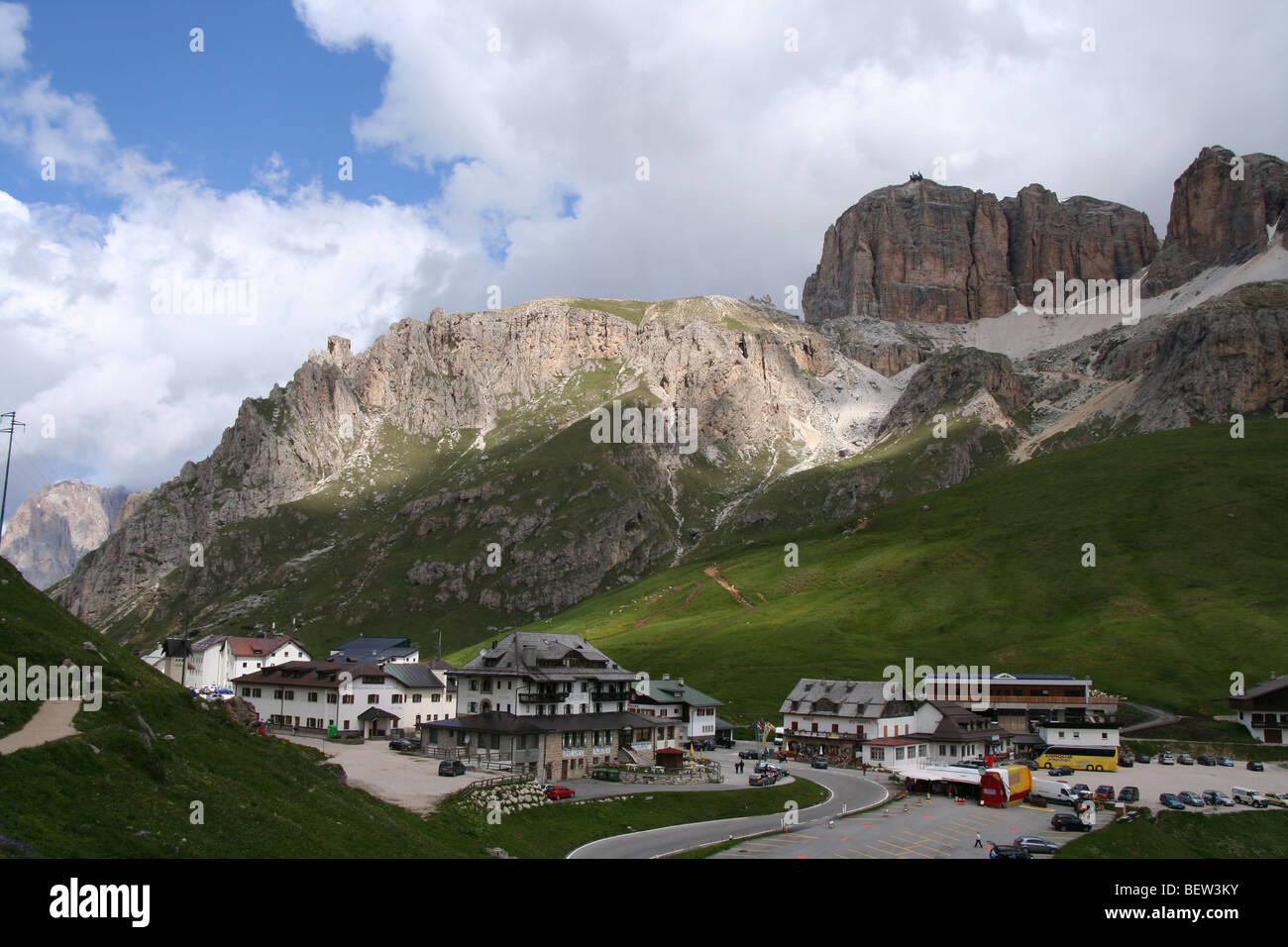 Passo Pordoi Dolomites italiennes dans l'été Banque D'Images