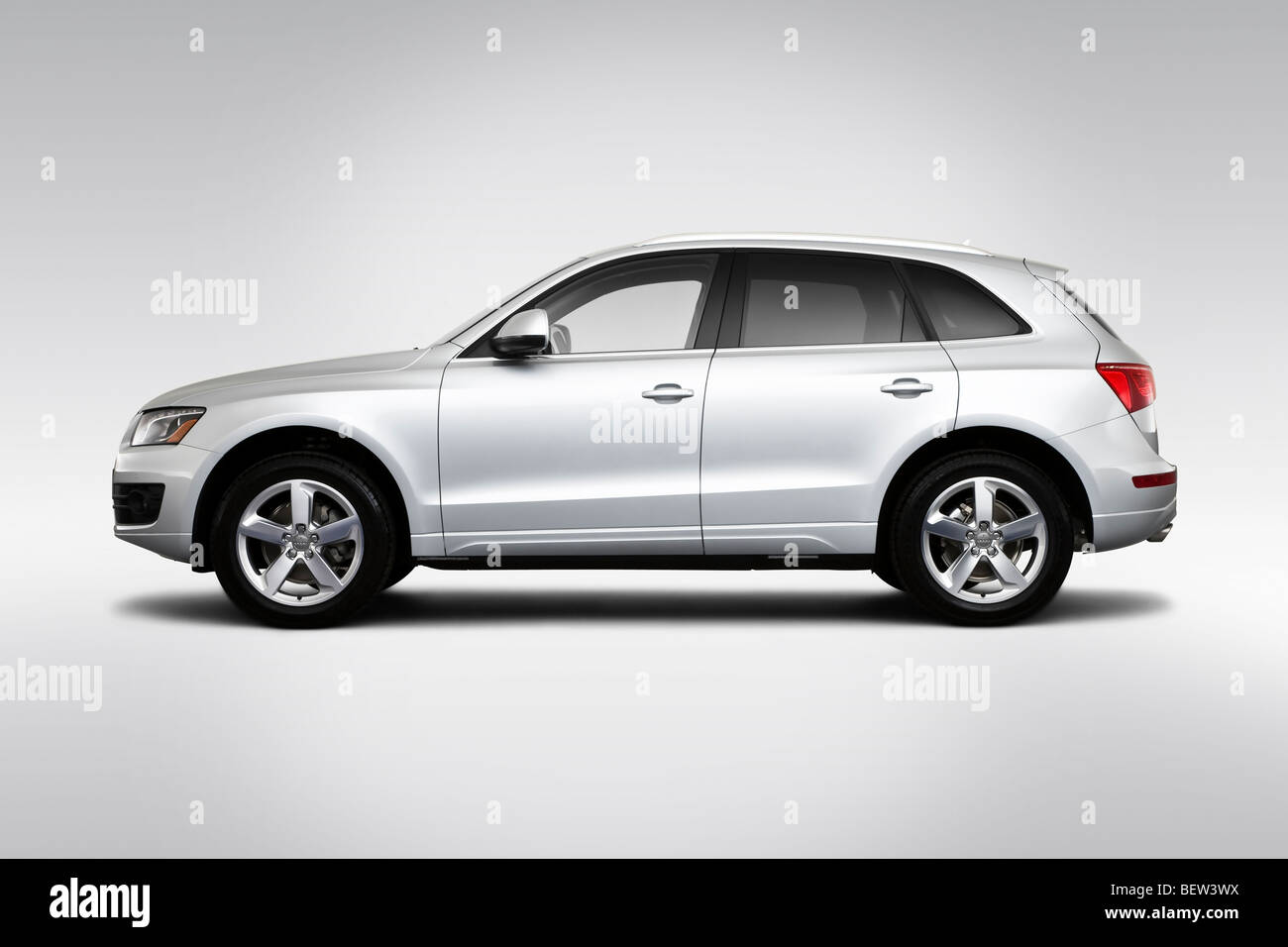 2010 Audi Q5 3.2 en argent - Pilotes Portrait Banque D'Images