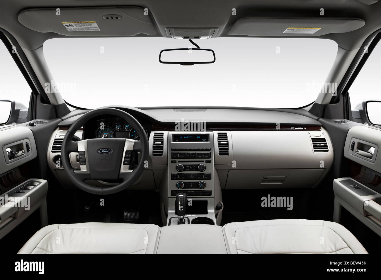 2010 Ford Flex SEL en argent - planche de bord, console centrale, le levier de vitesses voir Banque D'Images