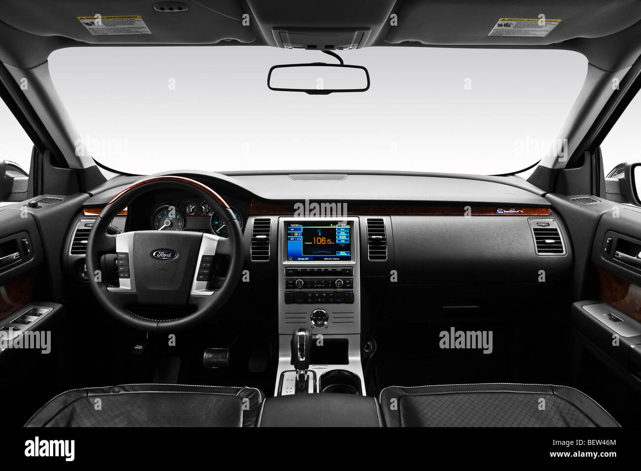 2010 Ford Flex Limited en gris - planche de bord, console centrale, le levier de vitesses voir Banque D'Images