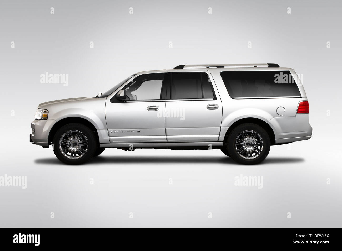 2010 Lincoln Navigator L en argent - Pilotes Portrait Banque D'Images