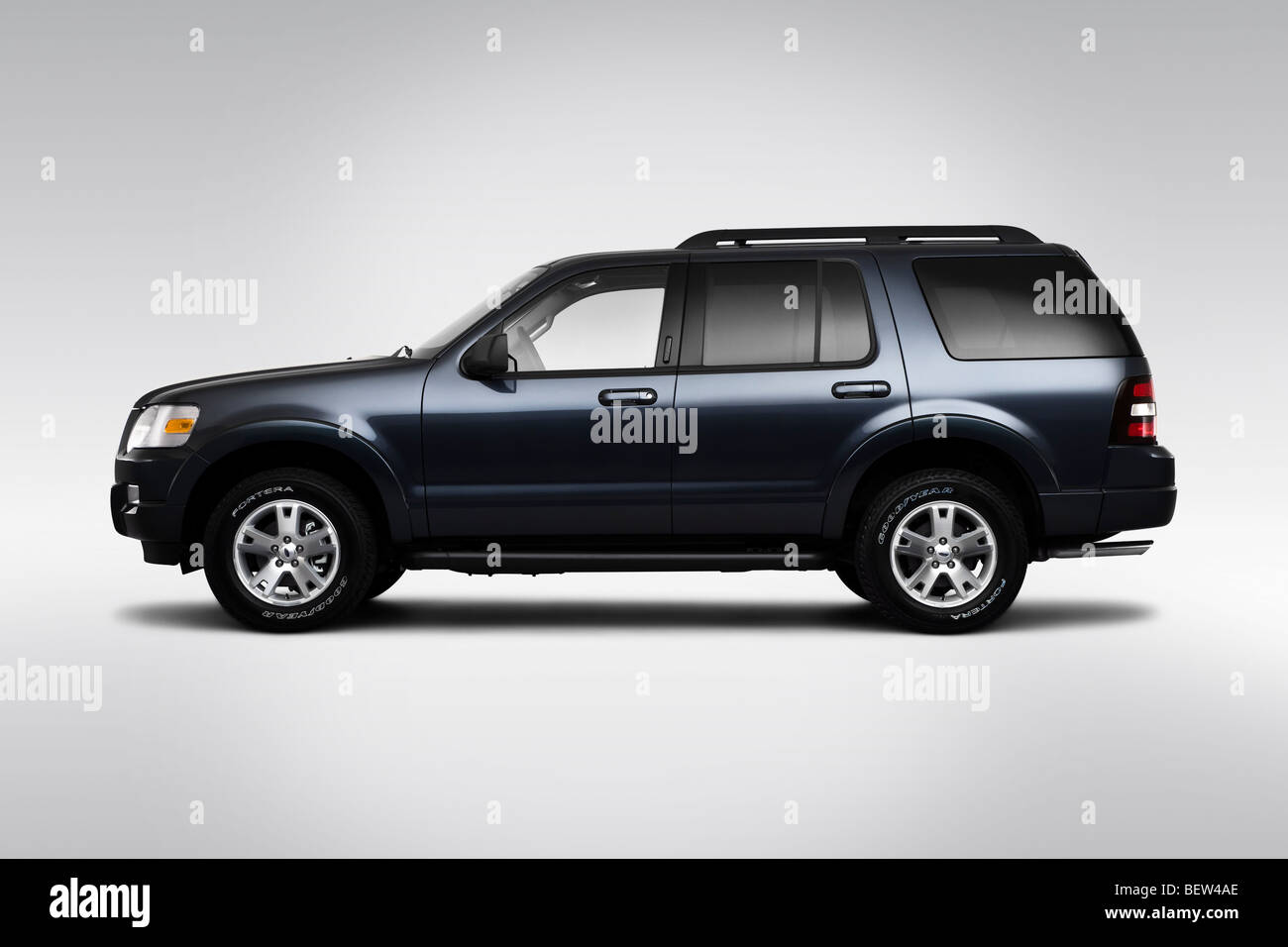 2010 Ford Explorer XLT en noir - Pilotes Portrait Banque D'Images