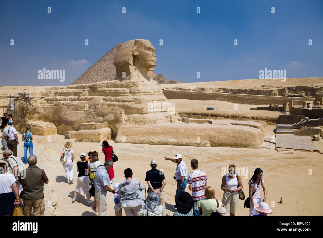 Les touristes et Grand Sphinx de Gizeh, Le Caire, Egypte Banque D'Images