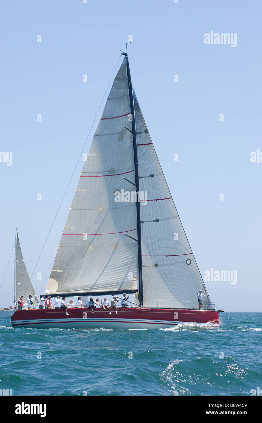 Yacht à voile triangulaire sur l'équipe concurrence événement nautique, en Californie Banque D'Images