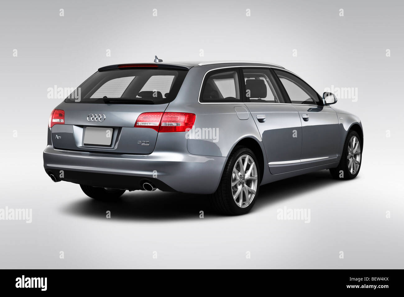 2010 Audi A6 Avant 3.0 Quattro, en vue d'angle arrière - Gris Banque D'Images